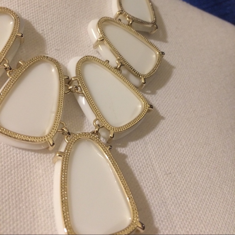 Kendra Scott White Harlow Statement Necklace - Picture 5 of 5